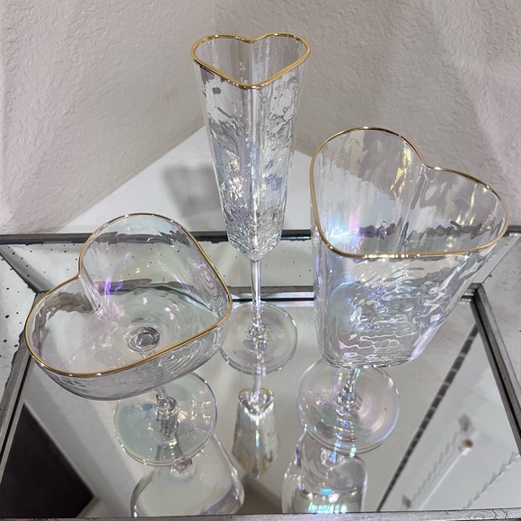 6-PIECE NEW HEART SHAPED IRIDESCENT
MARTINI/WINE/CHAMPAGNE/GLASSES BUNDLE - Picture 7 of 15
